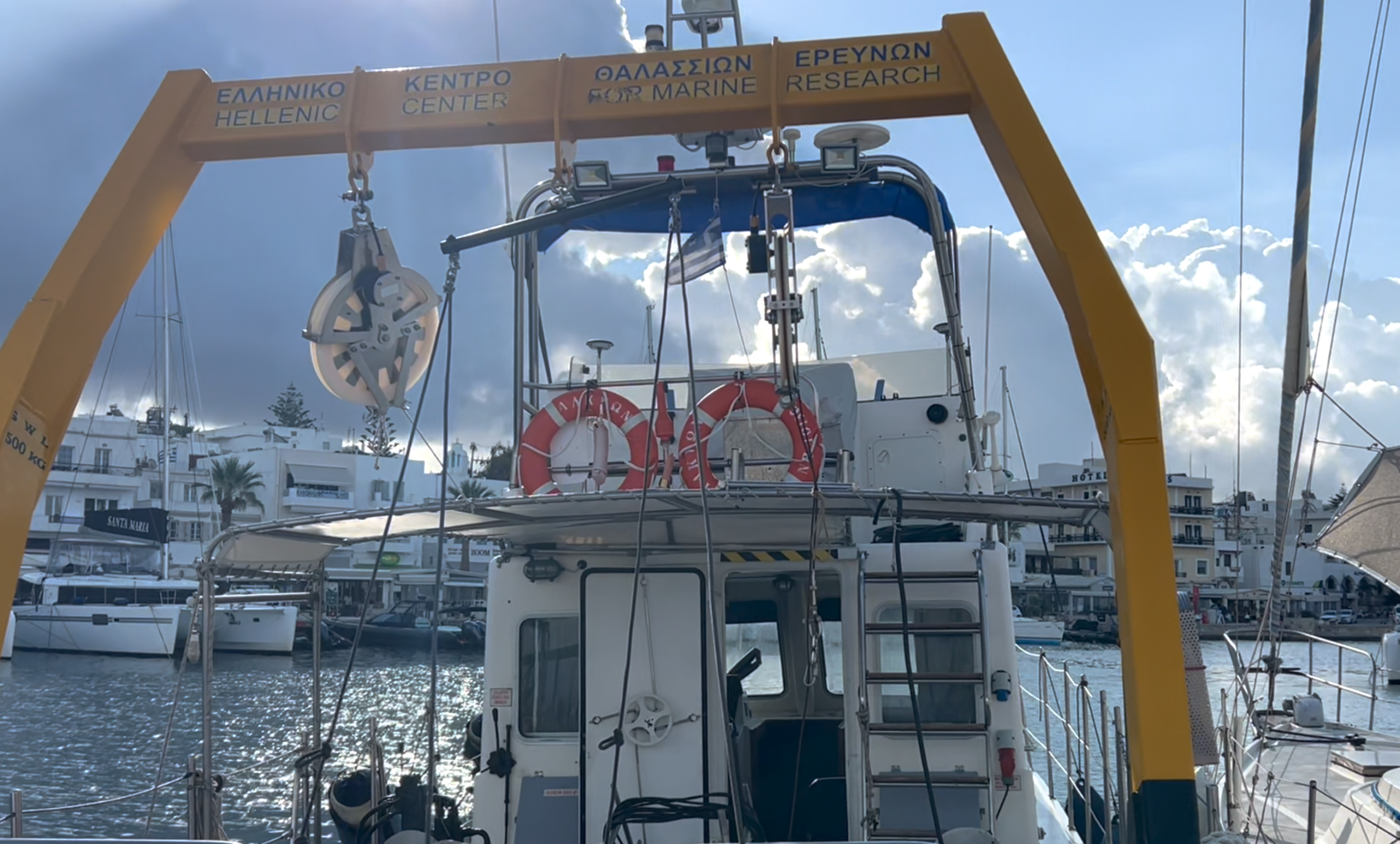 Installation of sonar equipment on a professional vessel